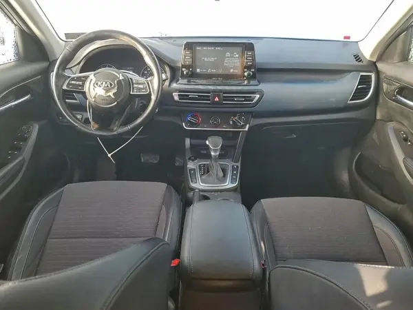KNDEUCAA2M7047787 2021 KIA SELTOS - Image 8