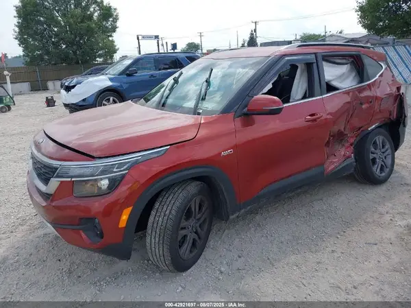 KNDEUCAA2M7116915 2021 KIA SELTOS - Image 2