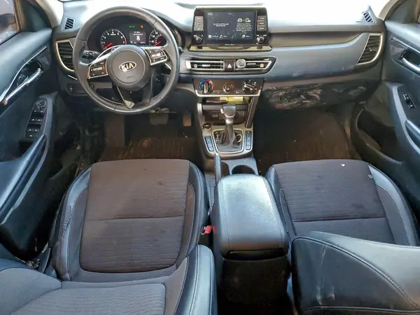 KNDEUCAA2M7126165 2021 KIA SELTOS - Image 8