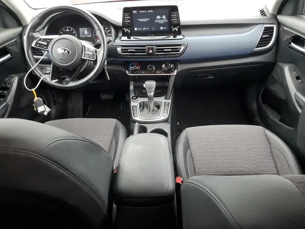 KNDEUCAA2M7155729 2021 KIA SELTOS - Image 8