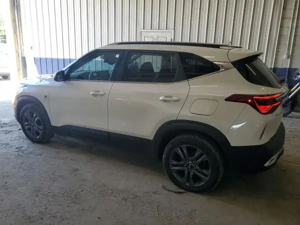KNDEUCAA2M7168853 2021 KIA SELTOS - Image 2