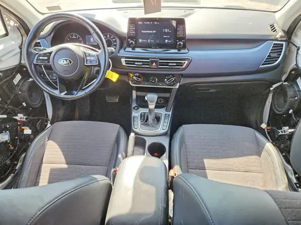 KNDEUCAA2M7178637 2021 KIA SELTOS - Image 8