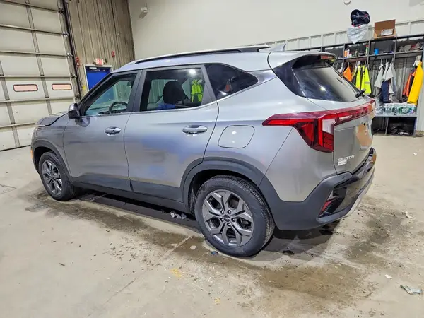 KNDEUCAA2R7610635 2024 KIA SELTOS - Image 2