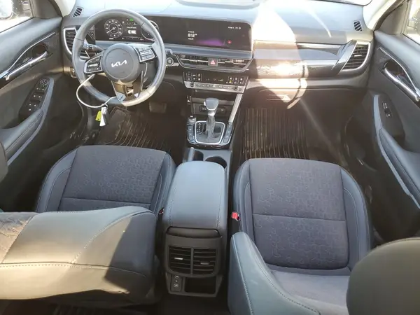 KNDEUCAA2R7663724 2024 KIA SELTOS - Image 8
