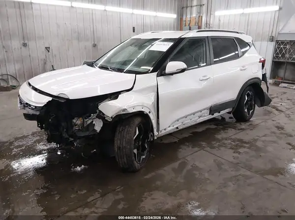 KNDEUCAA2S7681503 2025 KIA SELTOS - Image 2