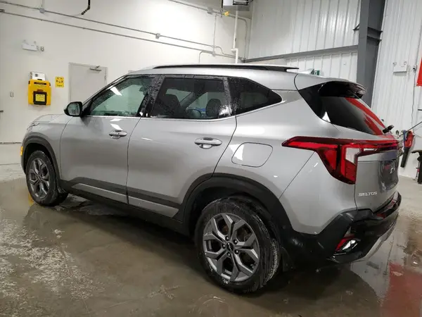 KNDEUCAA2S7702592 2025 KIA SELTOS - Image 2