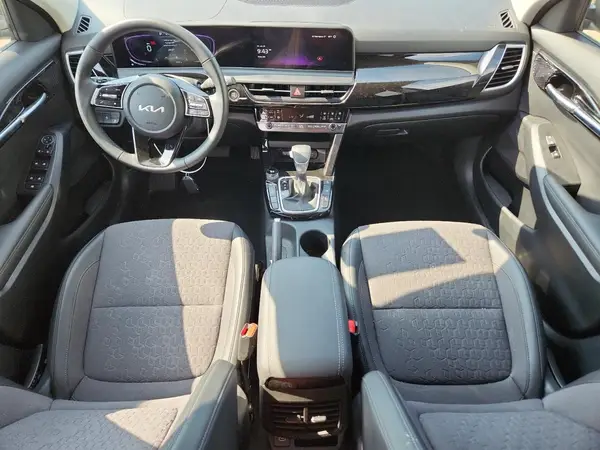 KNDEUCAA2S7720719 2025 KIA SELTOS - Image 8