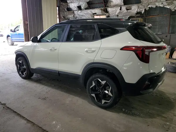KNDEUCAA2S7751789 2025 KIA SELTOS - Image 2