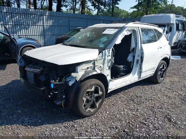 KNDEUCAA2S7752165 2025 KIA SELTOS - Image 2