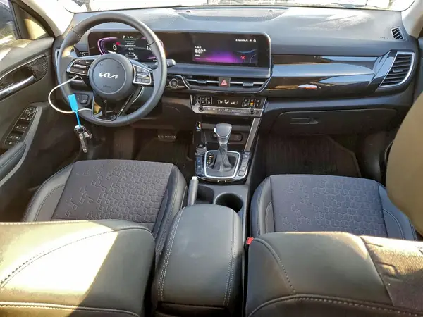 KNDEUCAA2S7790284 2025 KIA SELTOS - Image 8