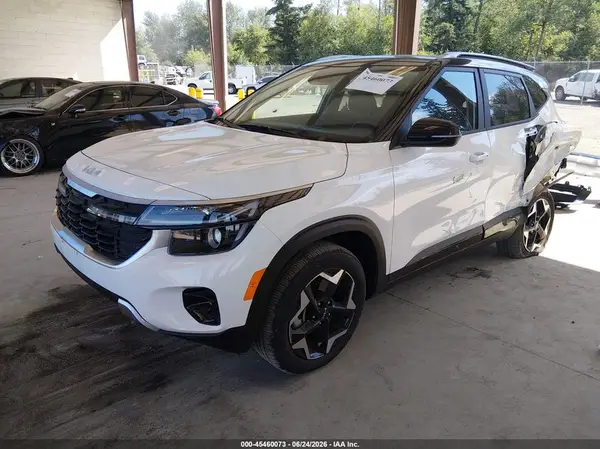 KNDEUCAA2S7795033 2025 KIA SELTOS - Image 2