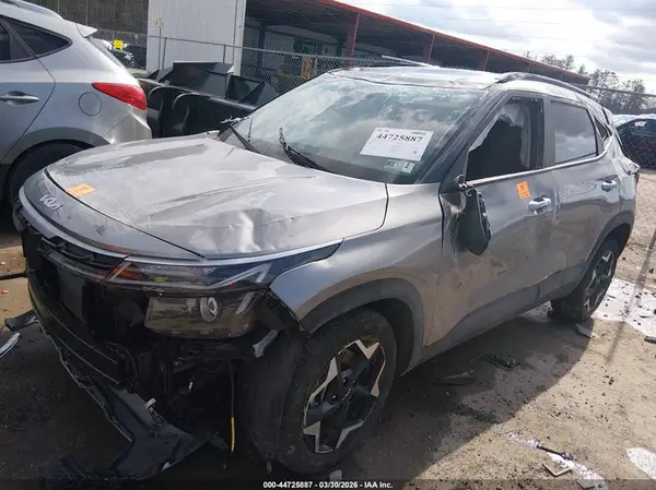 KNDEUCAA2S7816303 2025 KIA SELTOS - Image 2