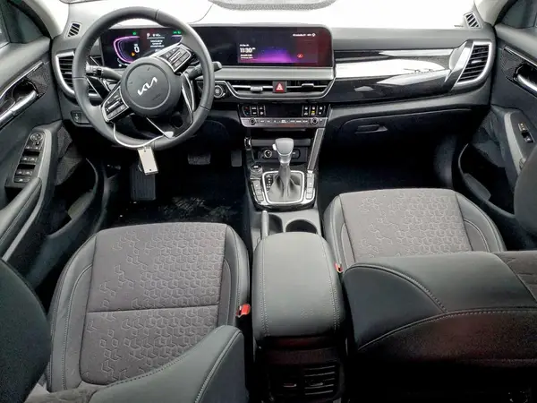 KNDEUCAA2S7817189 2025 KIA SELTOS - Image 8