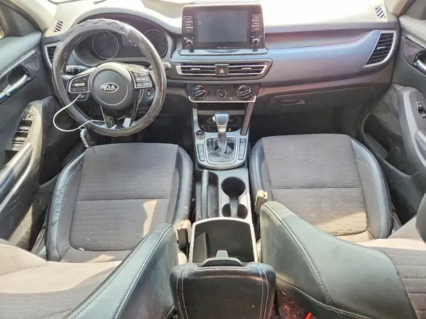 KNDEUCAA3M7043828 2021 KIA SELTOS - Image 8