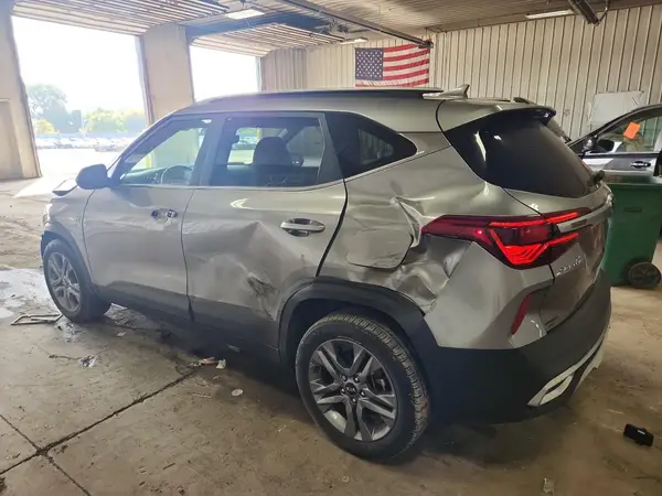 KNDEUCAA3M7069393 2021 KIA SELTOS - Image 2