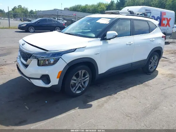 KNDEUCAA3M7072570 2021 KIA SELTOS - Image 2