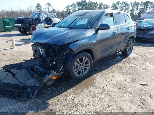 KNDEUCAA3M7093807 2021 KIA SELTOS - Image 2