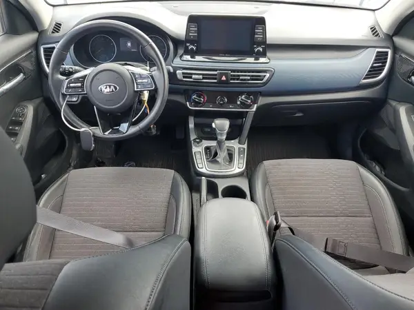 KNDEUCAA3M7095153 2021 KIA SELTOS - Image 8