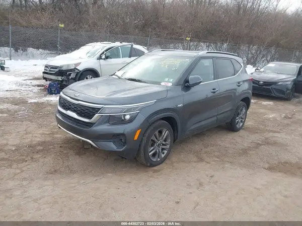 KNDEUCAA3M7100853 2021 KIA SELTOS - Image 2