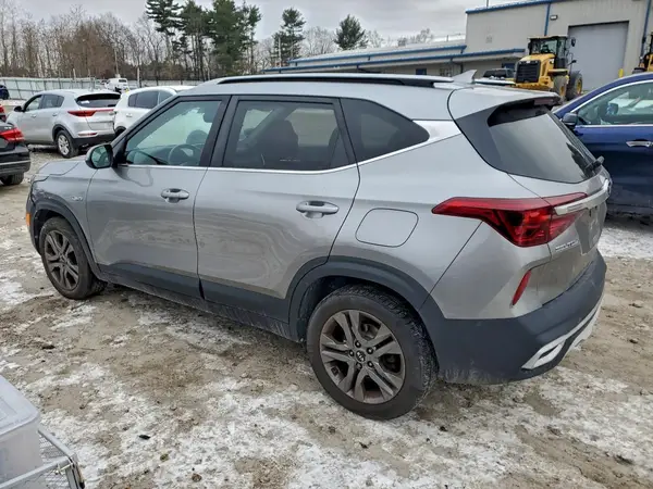 KNDEUCAA3M7125655 2021 KIA SELTOS - Image 2