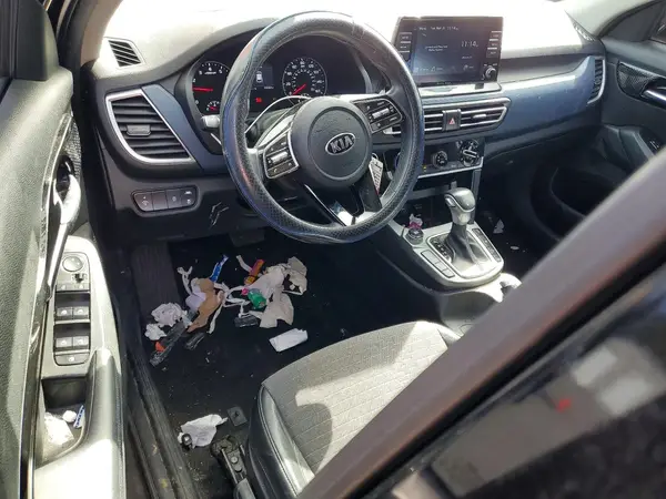 KNDEUCAA3M7166335 2021 KIA SELTOS - Image 8