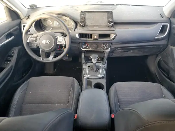 KNDEUCAA3M7177156 2021 KIA SELTOS - Image 8