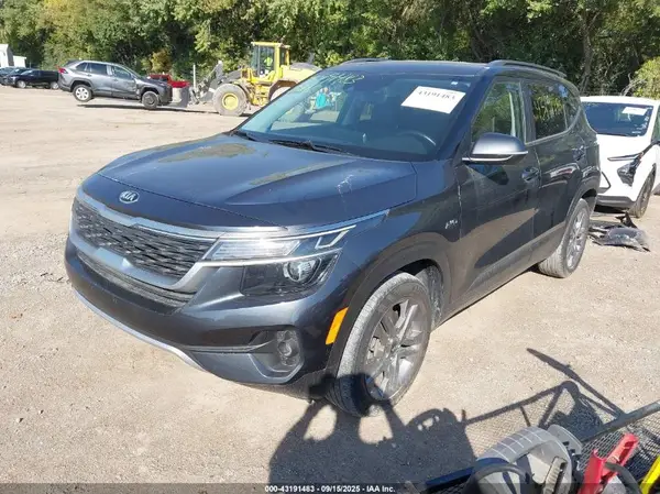 KNDEUCAA3M7222810 2021 KIA SELTOS - Image 2