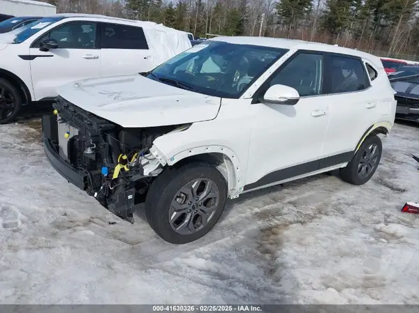 KNDEUCAA3R7610272 2024 KIA SELTOS - Image 2