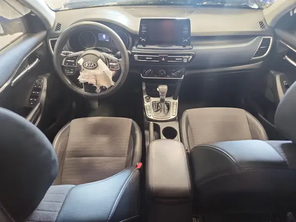 KNDEUCAA4M7043045 2021 KIA SELTOS - Image 8