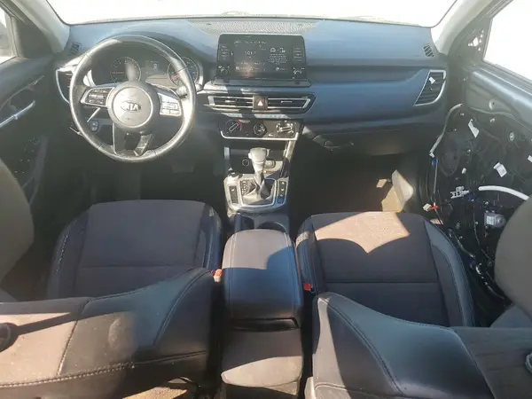 KNDEUCAA4M7070620 2021 KIA SELTOS - Image 8