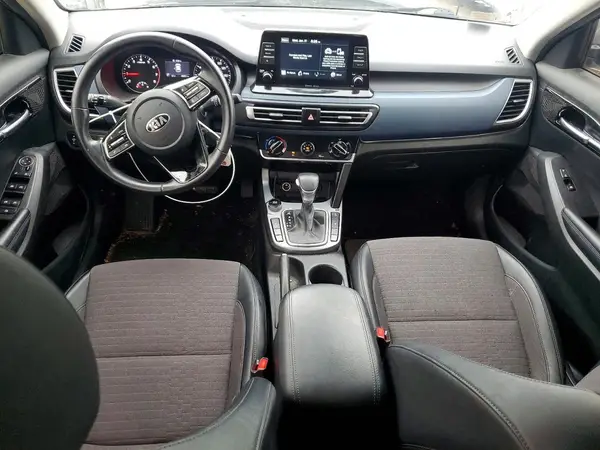 KNDEUCAA4M7071511 2021 KIA SELTOS - Image 8