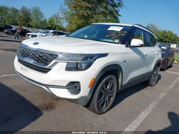 KNDEUCAA4M7074845 2021 KIA SELTOS - Image 2