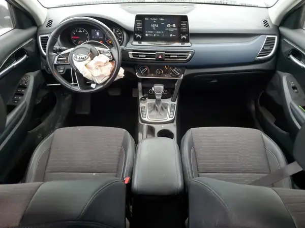 KNDEUCAA4M7197318 2021 KIA SELTOS - Image 8
