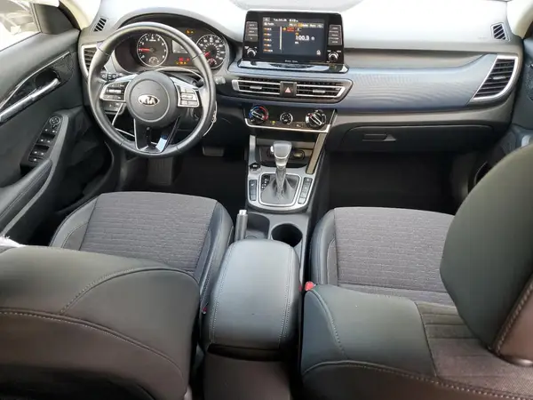 KNDEUCAA4M7228311 2021 KIA SELTOS - Image 8