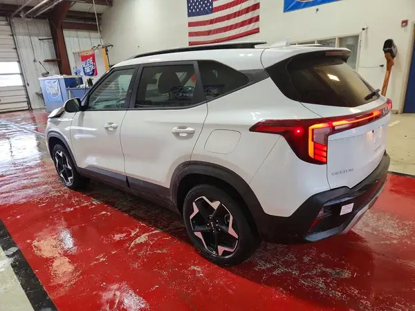 KNDEUCAA4S7685701 2025 KIA SELTOS - Image 2