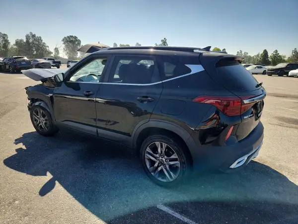 KNDEUCAA5M7048772 2021 KIA SELTOS - Image 2