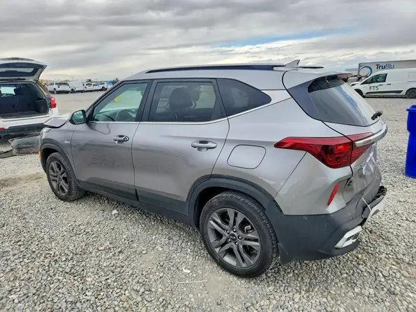 KNDEUCAA5M7071033 2021 KIA SELTOS - Image 2