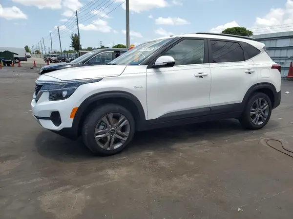 KNDEUCAA5M7098216 2021 KIA SELTOS - Image 1