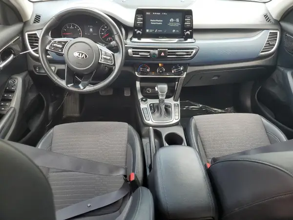 KNDEUCAA5M7098216 2021 KIA SELTOS - Image 8