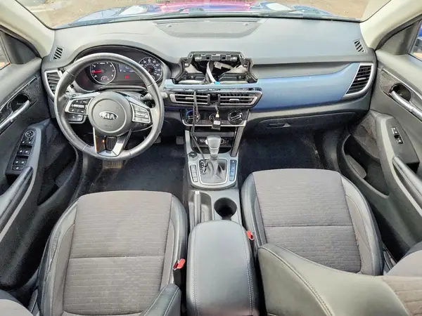 KNDEUCAA5M7185825 2021 KIA SELTOS - Image 8