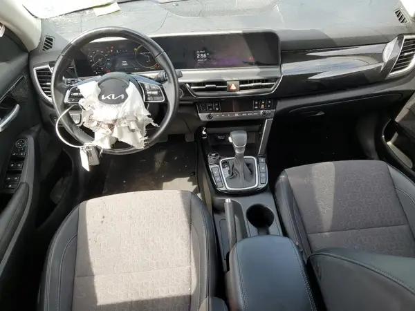 KNDEUCAA5R7471388 2024 KIA SELTOS - Image 8