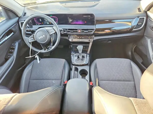KNDEUCAA5S7668440 2025 KIA SELTOS - Image 8
