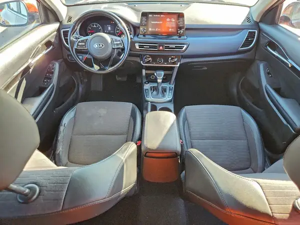 KNDEUCAA6M7048876 2021 KIA SELTOS - Image 8