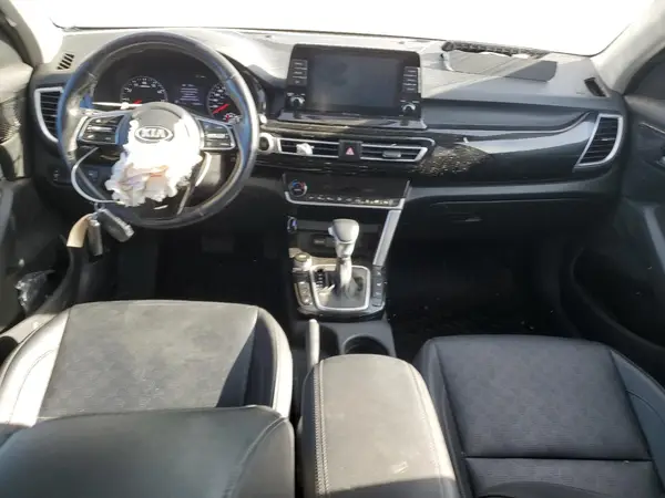 KNDEUCAA6M7052393 2021 KIA SELTOS - Image 8