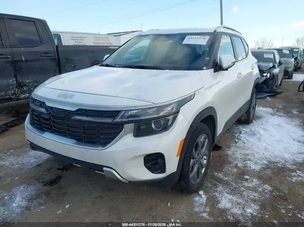 KNDEUCAA6R7652032 2024 KIA SELTOS - Image 2