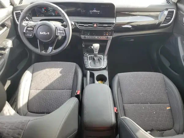 KNDEUCAA6S7685408 2025 KIA SELTOS - Image 8