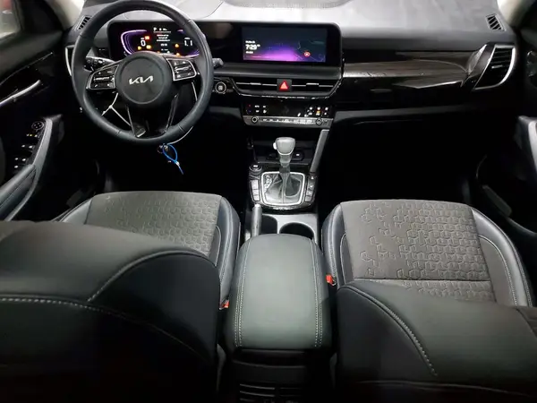 KNDEUCAA6S7804901 2025 KIA SELTOS - Image 8