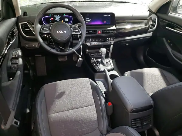 KNDEUCAA6T7889983 2026 KIA SELTOS - Image 8