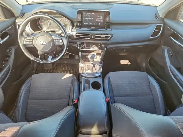 KNDEUCAA7M7104453 2021 KIA SELTOS - Image 8