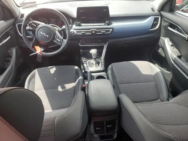 KNDEUCAA7N7318022 2022 KIA SELTOS - Image 8
